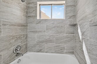 Building Photo - 4422 Wee Lassie Ln