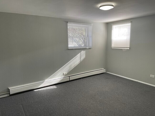 Foto del edificio - 5712 W Higgins Ave