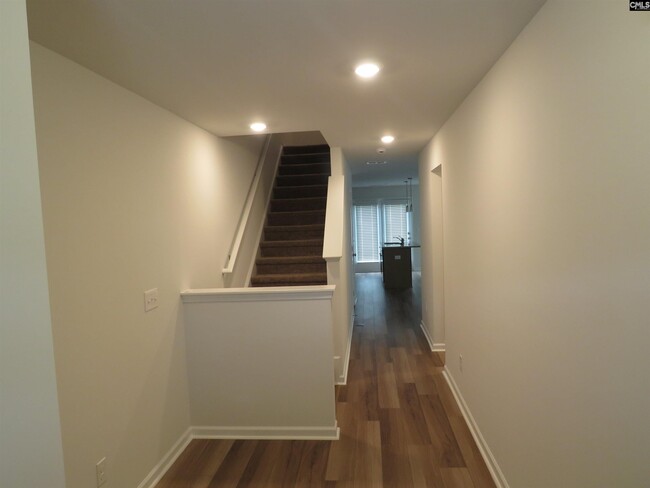Foto del edificio - 425 Pepperbush Ln
