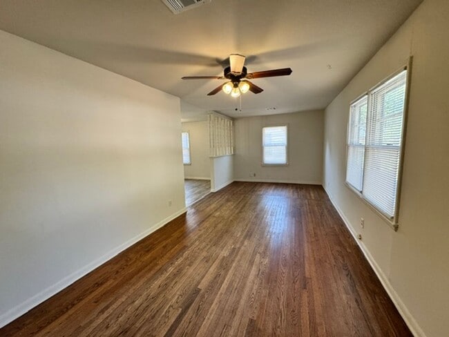 Building Photo - 610 Rancho Dr