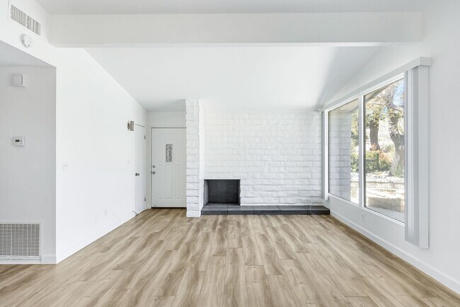 Foto del edificio - Limited-Time Move-In Special – $500 Deposi...