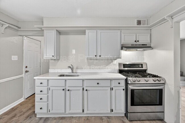 Foto del edificio - 1157 Redman Blvd