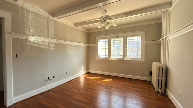 Building Photo - 422 N 6th St