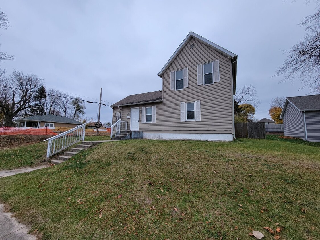 Primary Photo - 916 W Hillside St