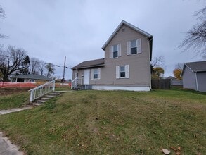 Building Photo - 916 W Hillside St