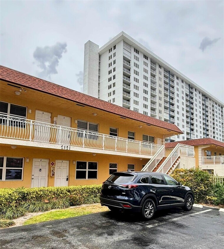 Primary Photo - 2121 N Ocean Blvd