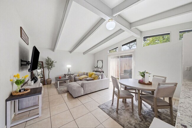 Foto del edificio - 4102 Sherwood Ln