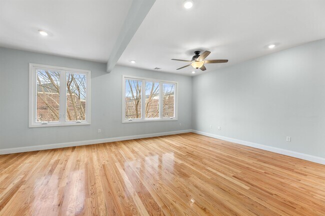 Building Photo - 184 W 49th St
