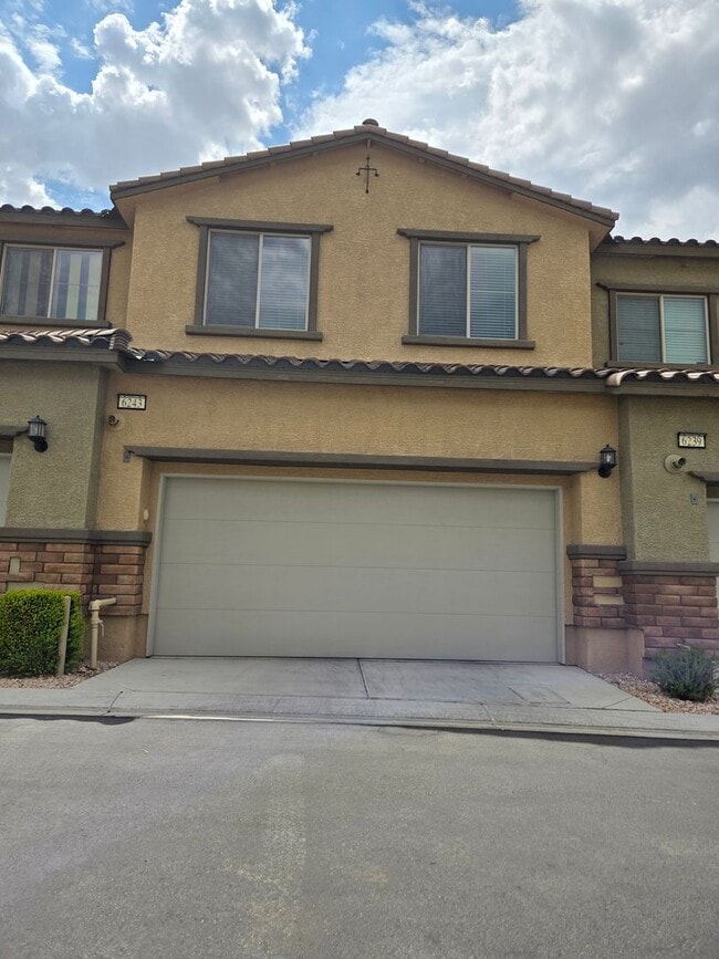 Building Photo - Madori Vistas Southwest Townhome