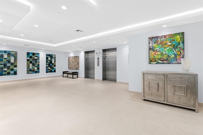 Foto del edificio - 777 Bayshore Dr