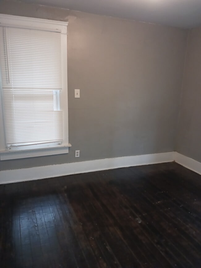 Building Photo - 209 W Miller Ave