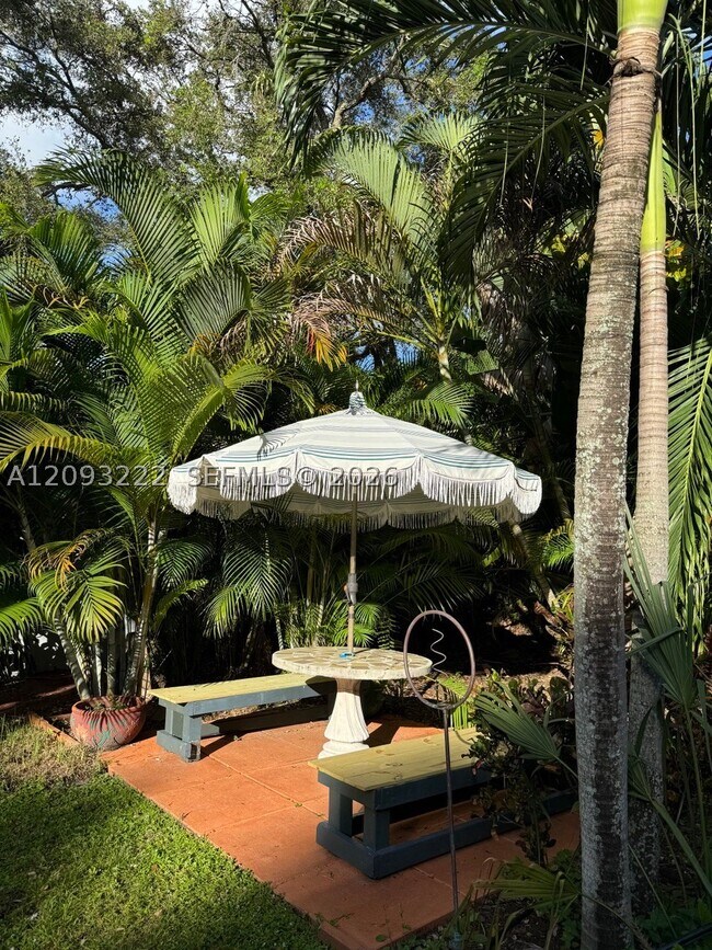Foto del edificio - 713 SW 13th St