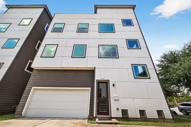 Foto del edificio - 1630 W 24th St