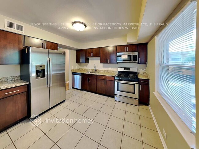 Foto del edificio - 7621 W Madison St