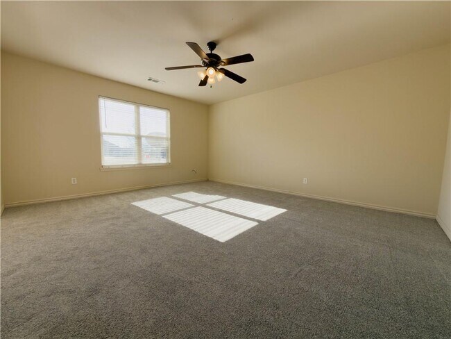 Foto del edificio - 902 Oakwood Ln