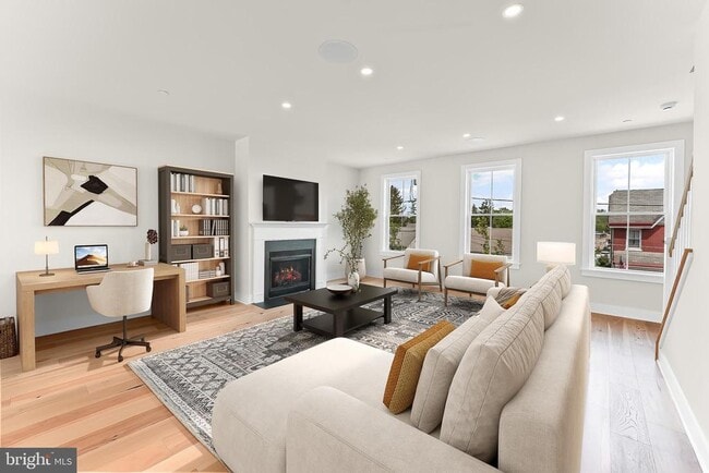 Building Photo - 734 S Matlack St