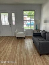 Building Photo - 28 Delavan Ct