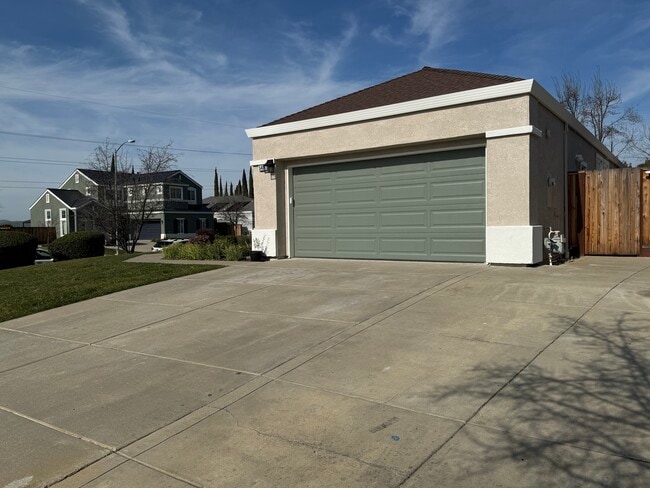 Building Photo - 5406 Martingale Ct