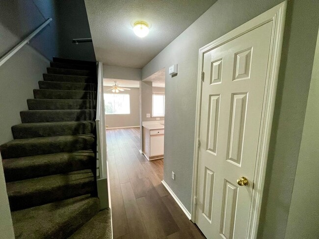Building Photo - 3448 Sun River Rd. #4