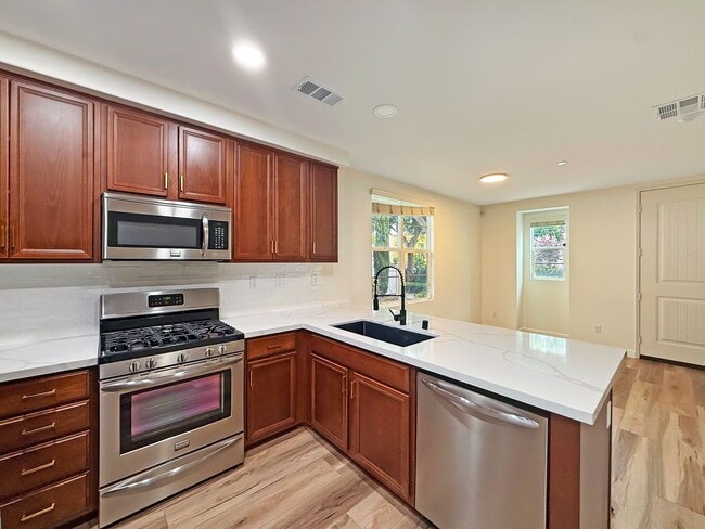 Building Photo - Modern Townhome in Otay Ranch – 3BR/2.5BA ...