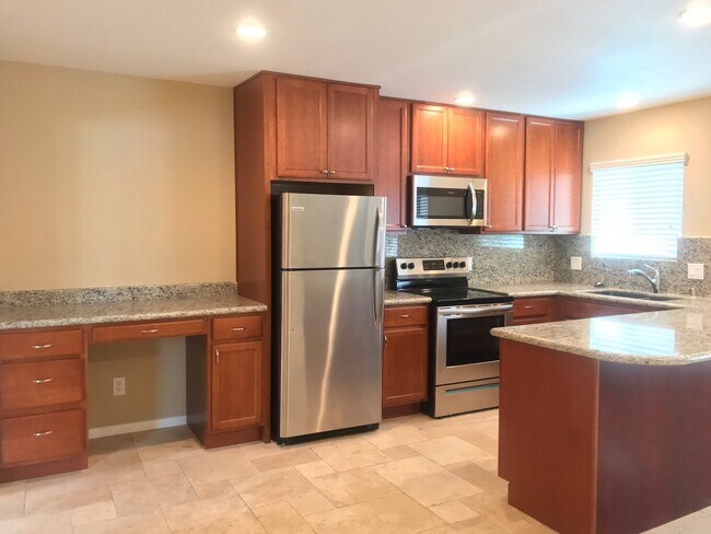 Foto del edificio - Beautiful and Spacious Apartment in Gated ...