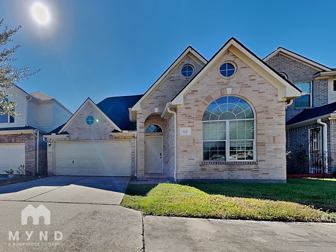 Primary Photo - 807 Forest Star