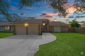 Building Photo - 2410 Manila Ln
