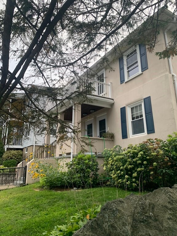 Foto del edificio - 38 Sterling Rd