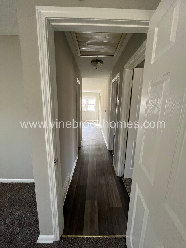 Building Photo - 9216 McGee St