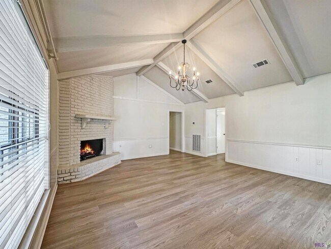 Foto del edificio - 4941 Pine Hill Dr