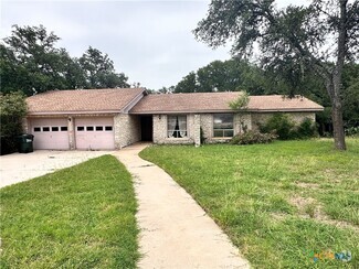 Building Photo - 202 Oak Ridge Dr
