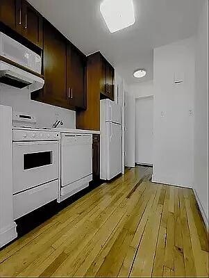 Foto principal - 238 E 36th St