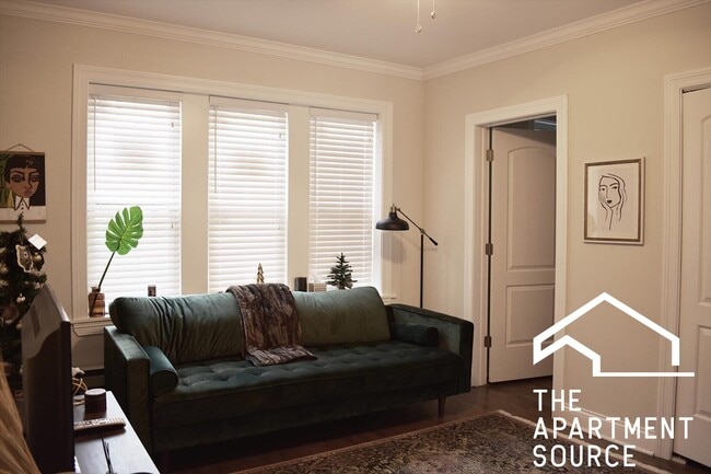 Building Photo - 3819 N Greenview Ave