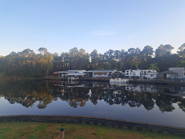 Foto del edificio - REDUCED - Nicely Redone 1/1 on Center Lake