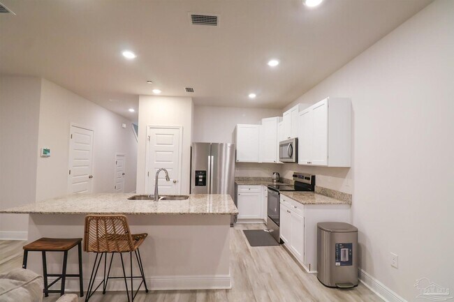 Building Photo - 7174 Village Ln