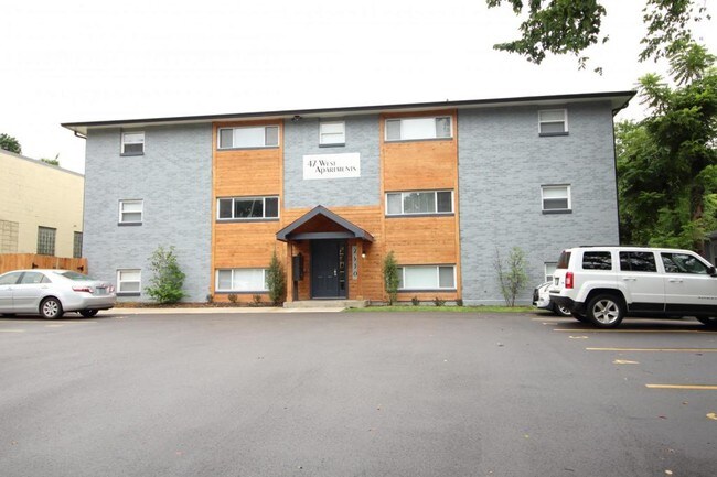 Building Photo - 2530 W 47th St