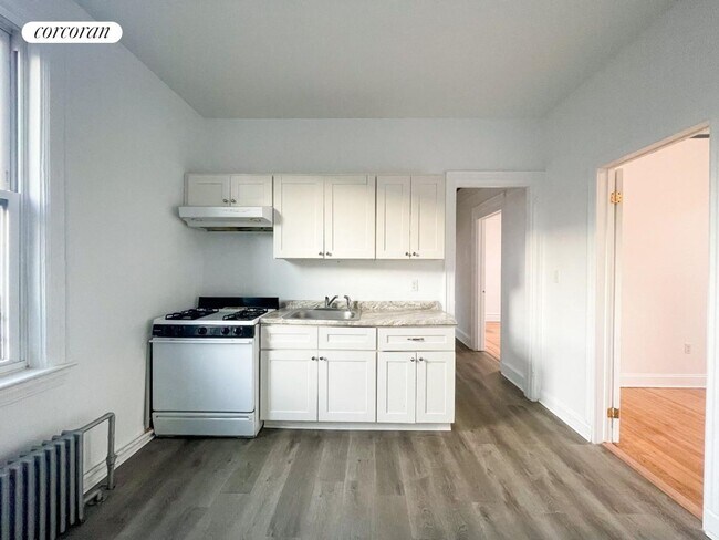 Building Photo - 2035 Radcliff Ave