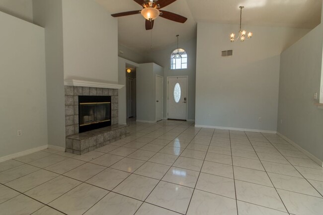 Building Photo - 522 Robbins Rest Cir