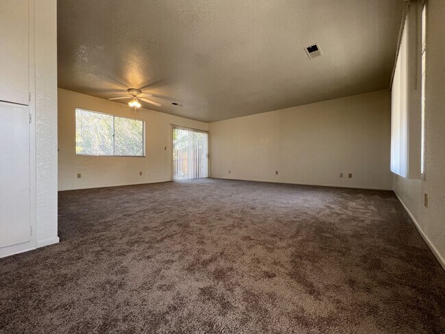 Building Photo - 2 Bedroom 2 Bath Home in 55+ Community in ...