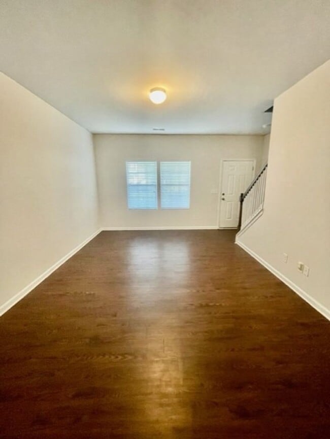 Foto del edificio - Luxurious 2 story 3 bedroom 2.5 bath Townh...