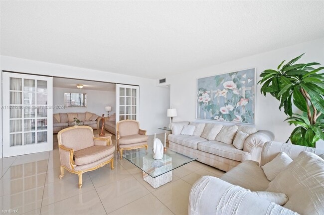 Building Photo - 3 br, 3 bath House - 1450 Brickell Bay Dr ...