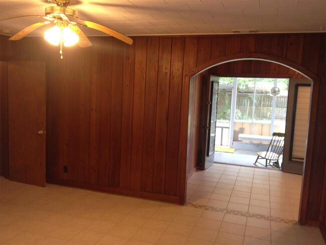 Building Photo - 116 3rd Ave SW