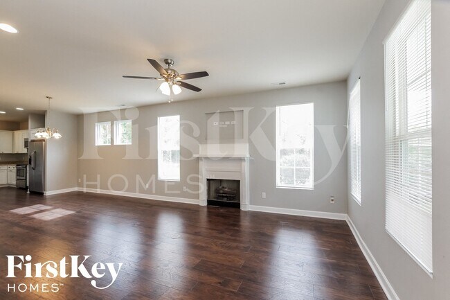 Foto del edificio - 713 Walnut Crossing Dr