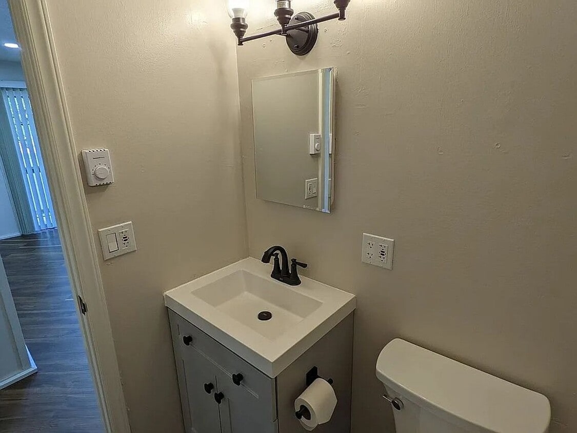 Photo - Lindsay Road, 411