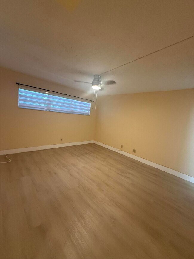 Foto del edificio - 830 S Hollybrook Dr