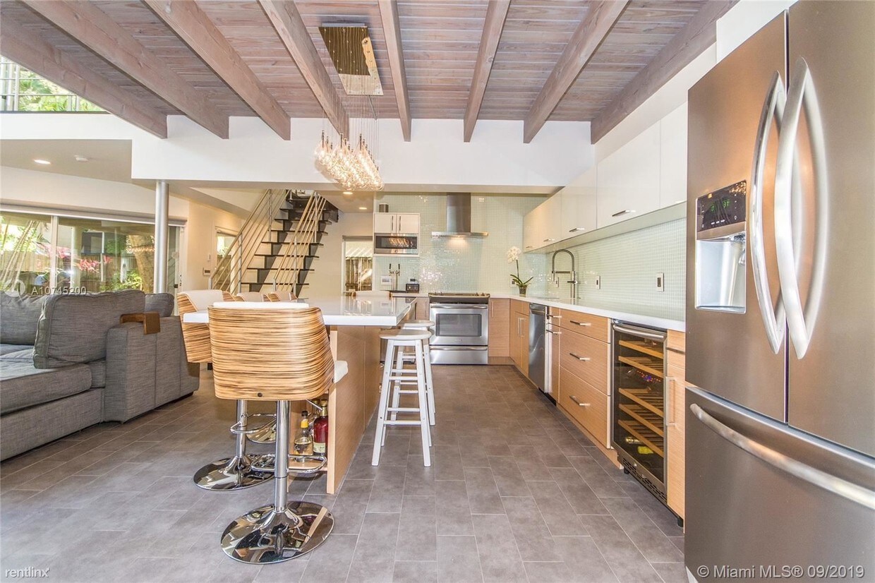 Primary Photo - 2 br, 2 bath Townhome - 3081 Oak Ave