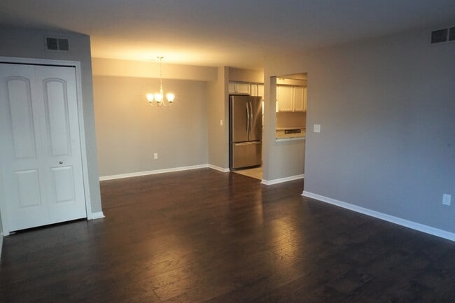 Building Photo - 114 Pinewood Dr