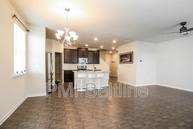 Building Photo - 1220 Hawthorne Tr