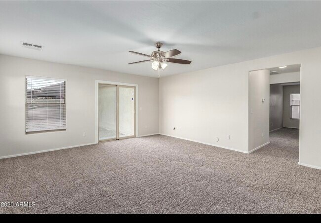Foto del edificio - 11751 W Apache St