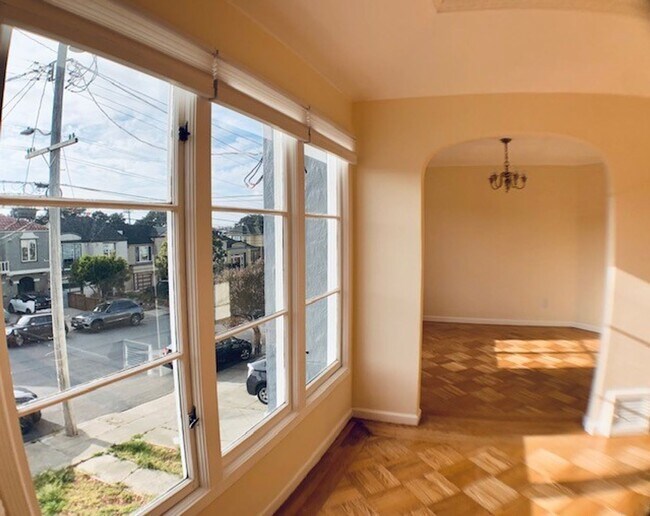 Foto del edificio - YOUR HOME IN THE SUNSET PARKSIDE! 2 BED 1 ...